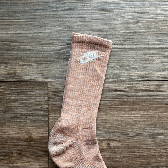 Nike Crew Socks | 2 Pairs Unisex Everyday Plus Cushioned Crew Socks in Beige/Tan - Picture 7 of 9